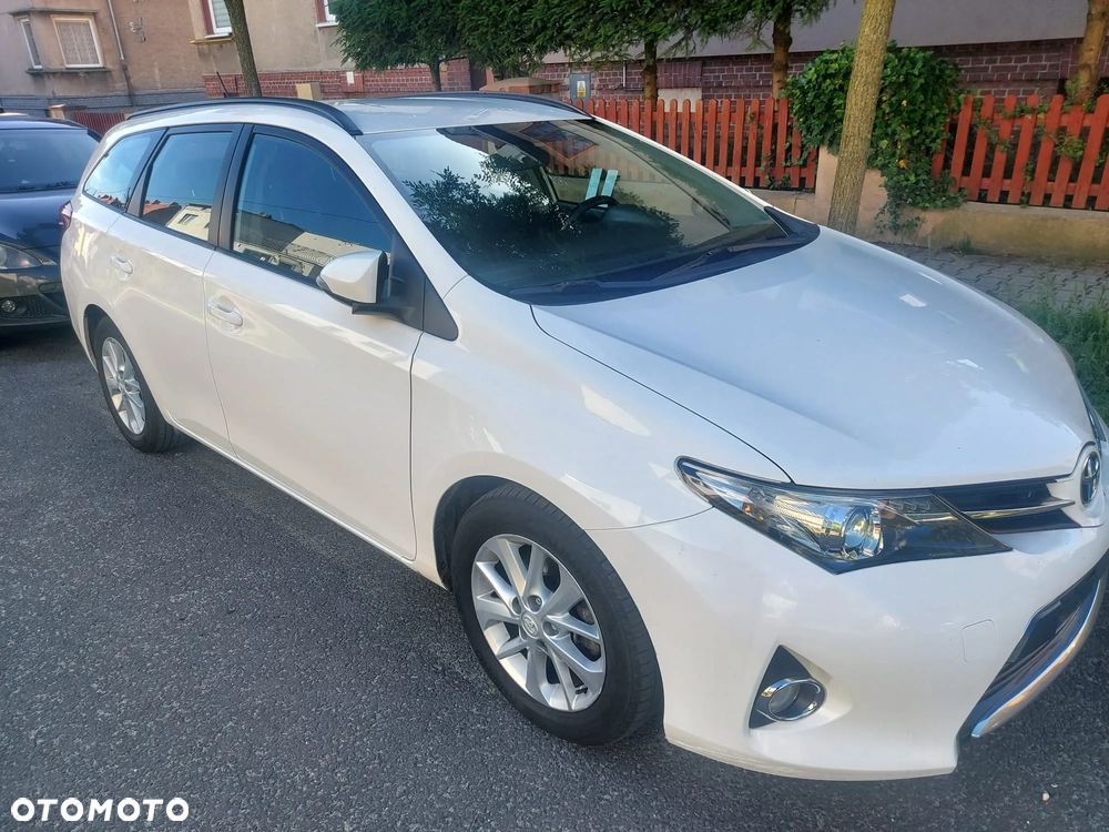 Toyota Auris 1.4 D-4D Design Edition - 12