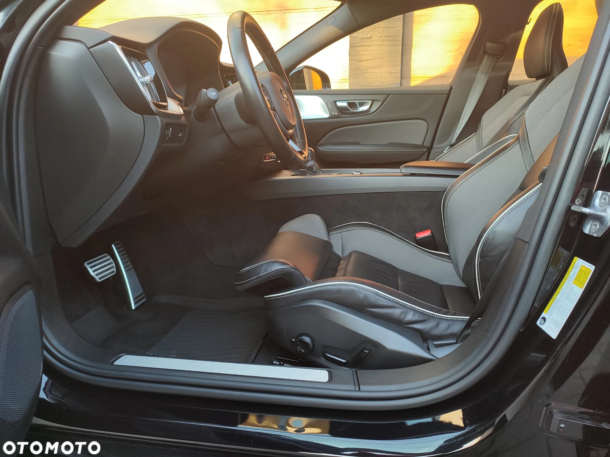 Volvo S60 T6 AWD R-Design - 13