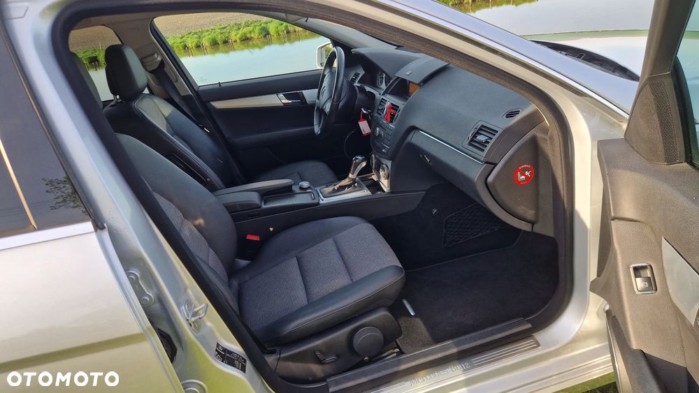 Mercedes-Benz Klasa C 200 (BlueEFFICIENCY) 7G-TRONIC Avantgarde - 4