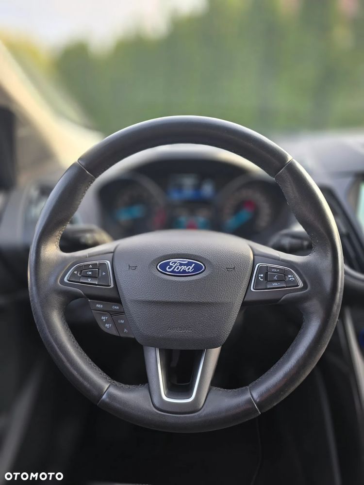 Ford Kuga 1.5 EcoBoost 2x4 Titanium - 12