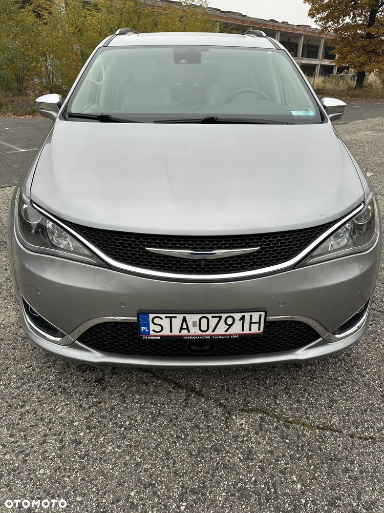 Chrysler Pacifica - 2