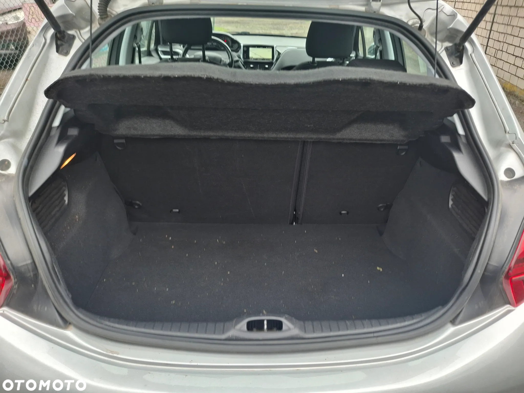 Peugeot 208 - 16