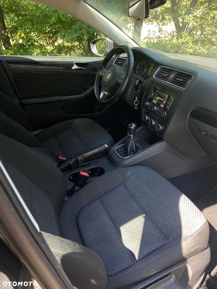 Volkswagen Jetta - 13
