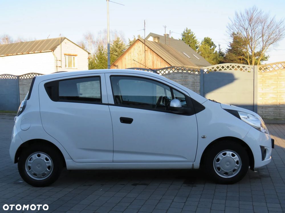 Chevrolet Spark 1.0 + - 12