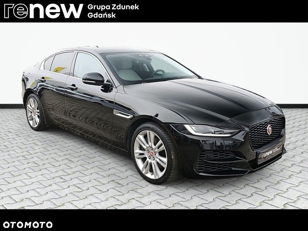 Jaguar XE - 4