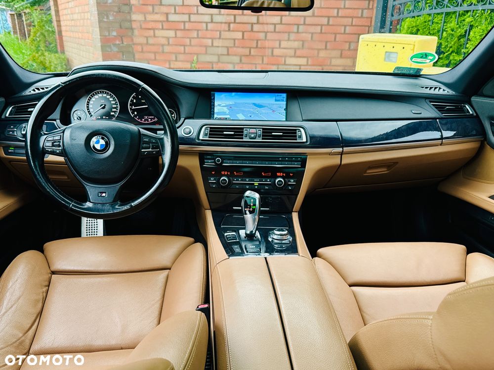 BMW Seria 7 740i - 12