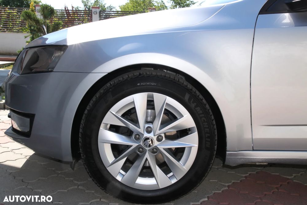 Skoda Octavia 2.0 TDI DSG Ambition - 10