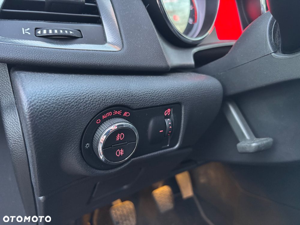 Opel Astra 1.4 Turbo Cosmo - 9