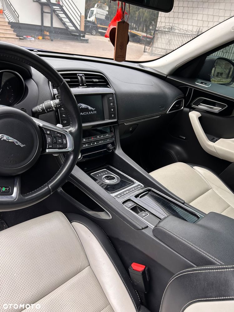 Jaguar F-Pace 3.0 V6 AWD R-Sport - 27