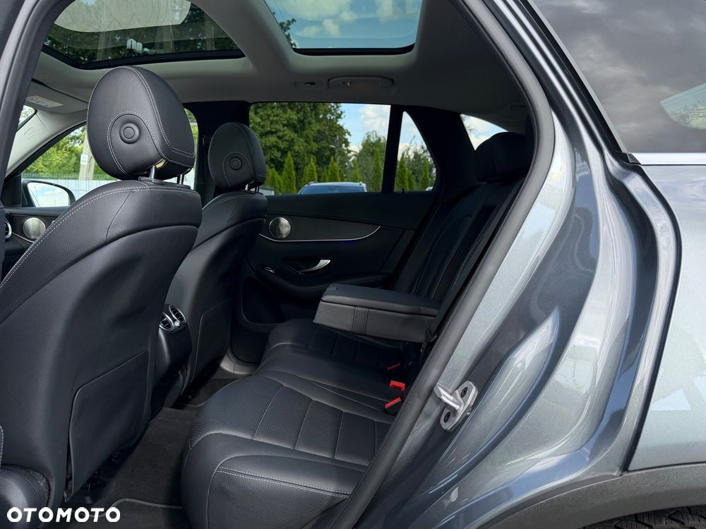 Mercedes-Benz GLC - 32