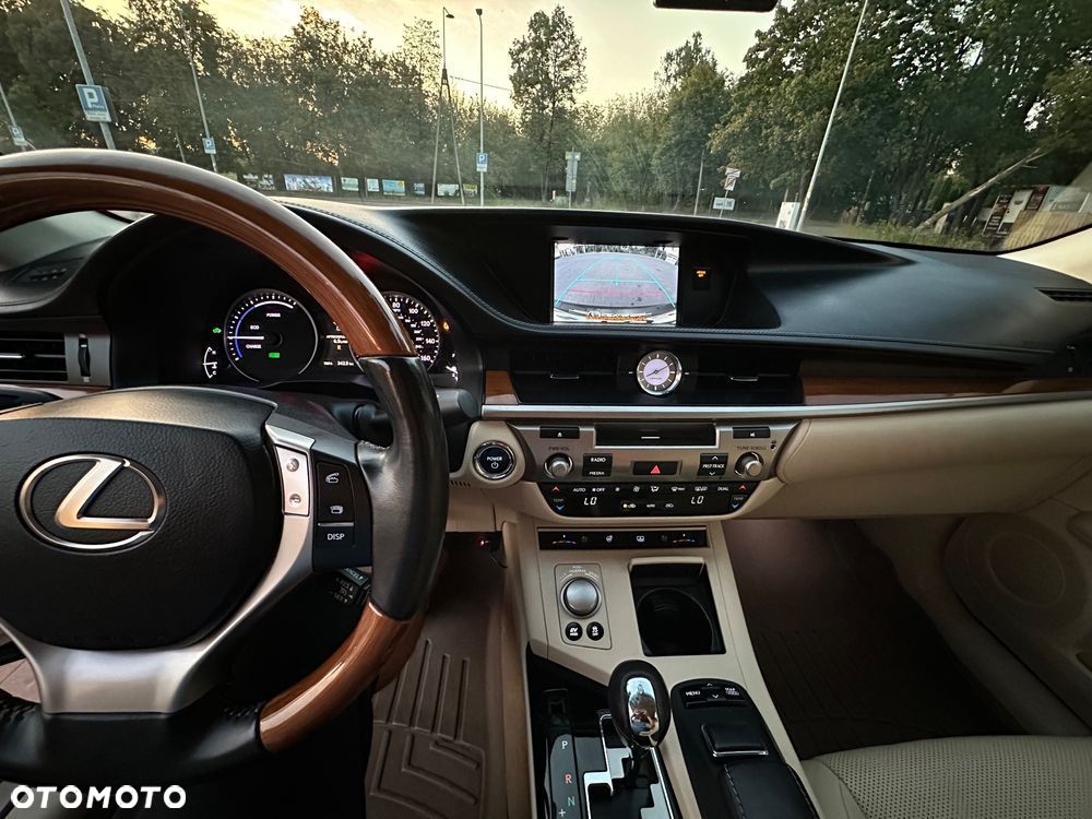 Lexus ES 300h Business Edition - 30
