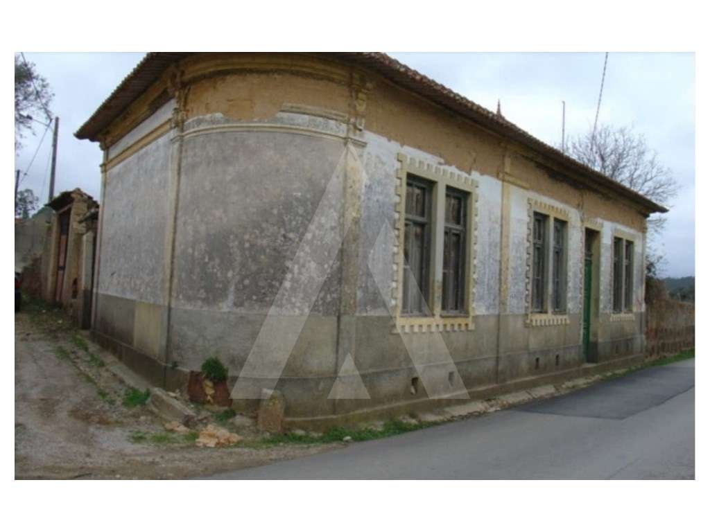 Terreno com moradia T2 para reabilitar, em Alquerubim - Grande imagem: 4/9