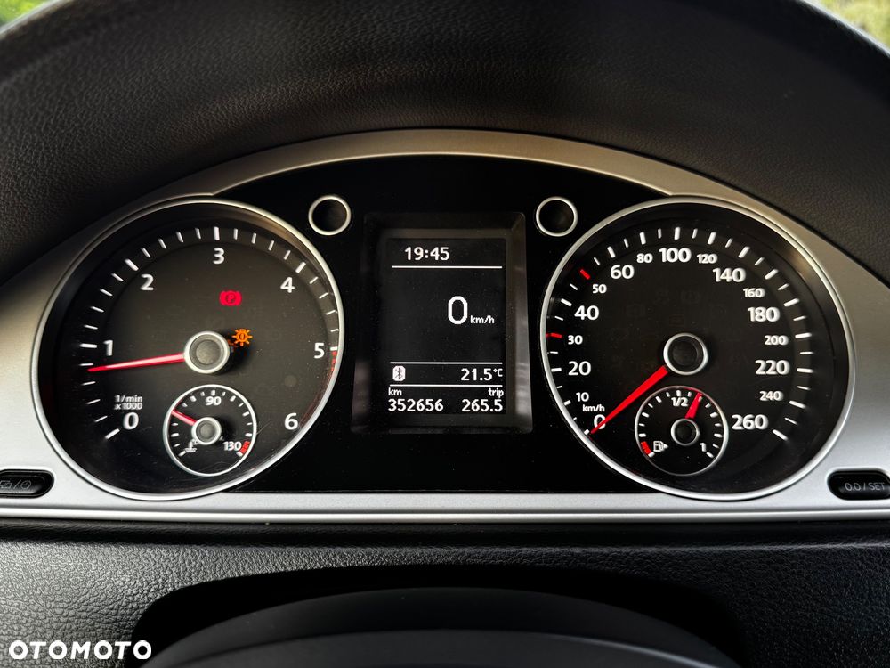 Volkswagen Passat 1.6 TDI Comfortline - 24