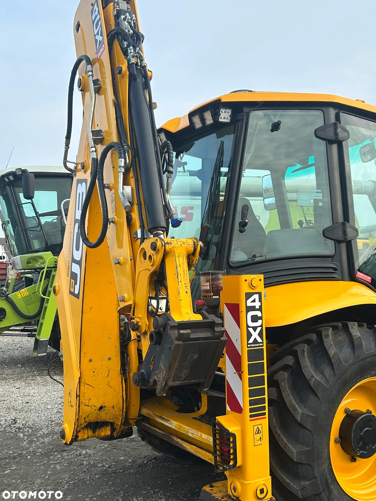 JCB 4CX - 12