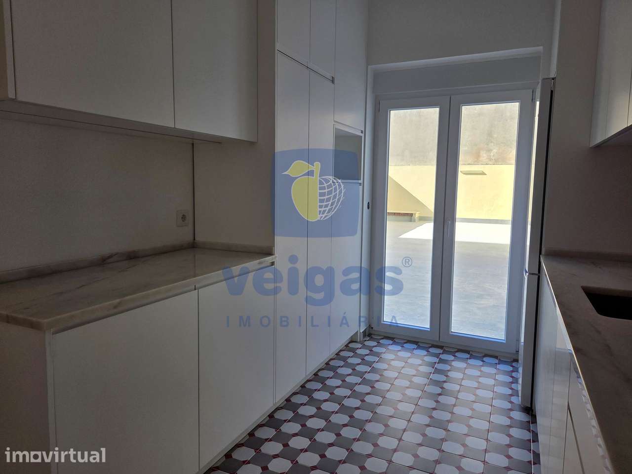 Apartamento T3 Remodelado com Terraço em São Vicente - Grande imagem: 5/46
