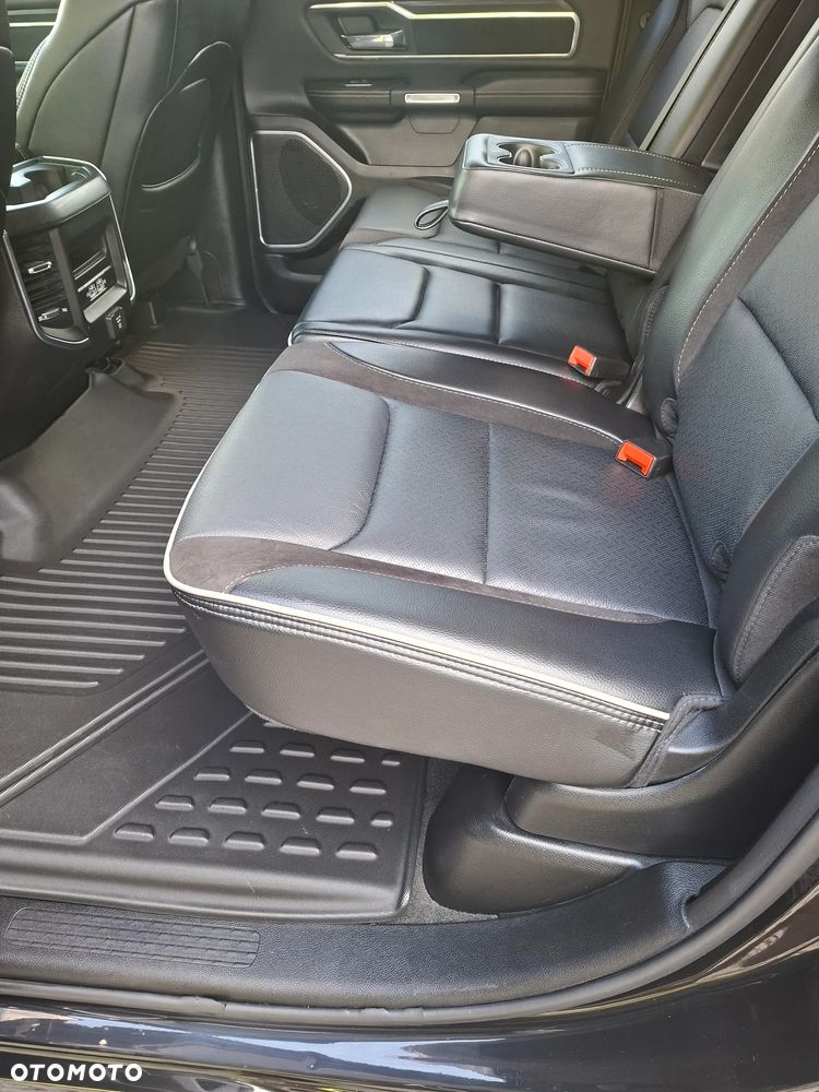 RAM 1500 Crew Cab Sport - 32