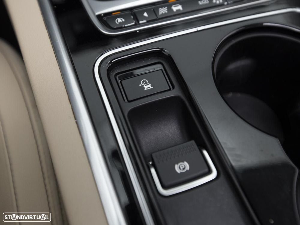 Jaguar XE - 19