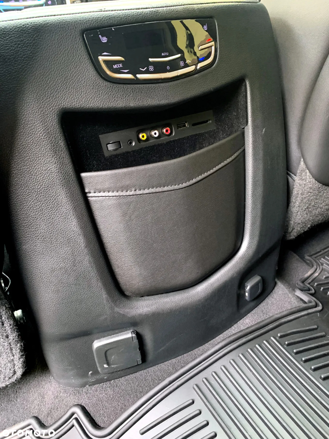 Cadillac Escalade ESV 6.2 V8 AWD AT Premium - 29
