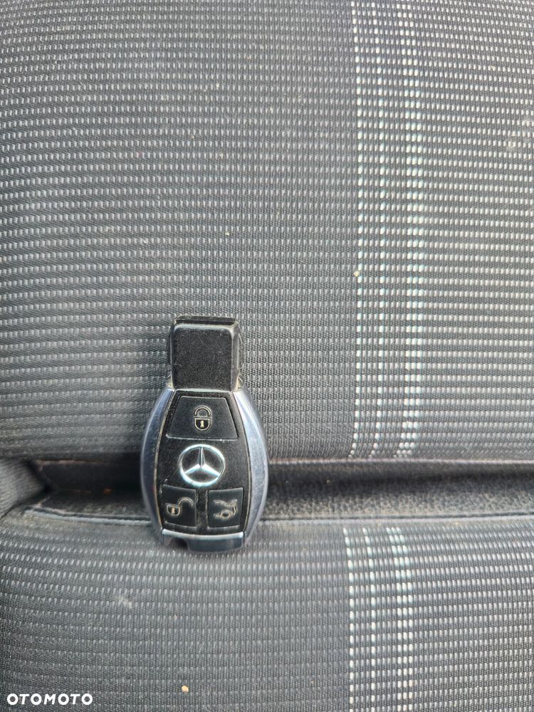 Mercedes-Benz GLA 200 d 7G-DCT - 15