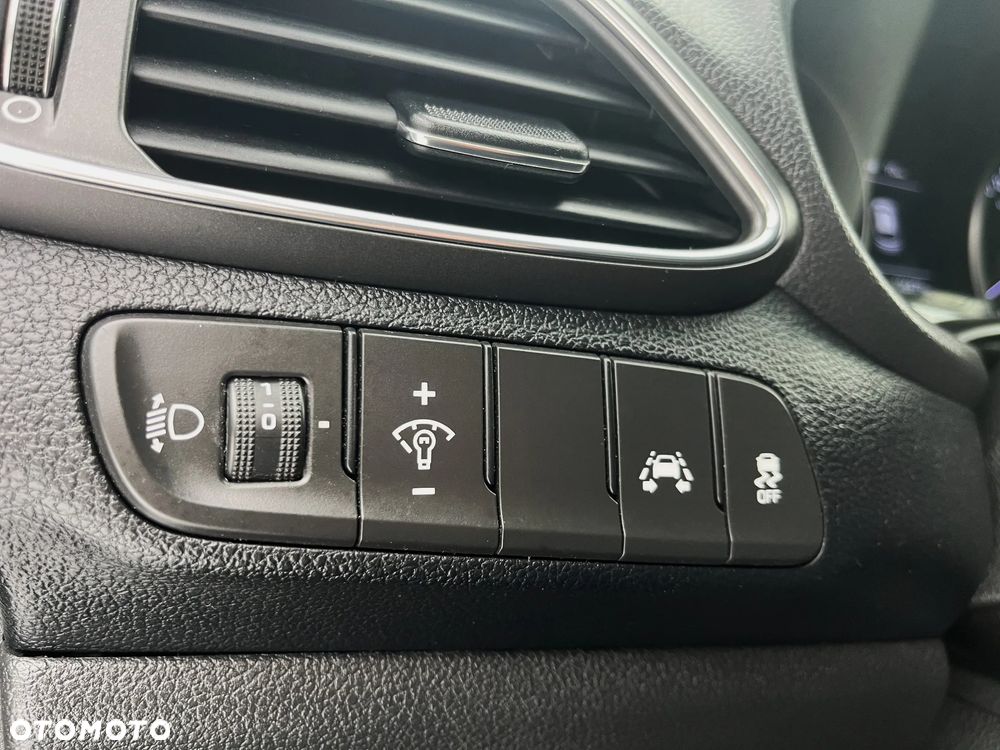 Hyundai i30 blue Kombi 1.6 CRDi Passion - 29