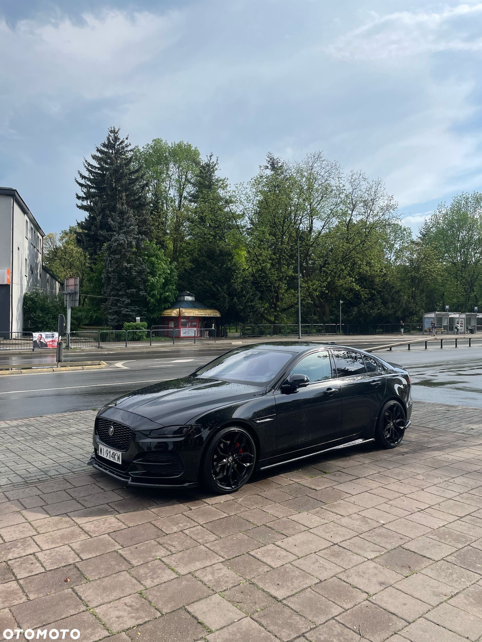 Jaguar XE 2.0 D180 HSE - 9