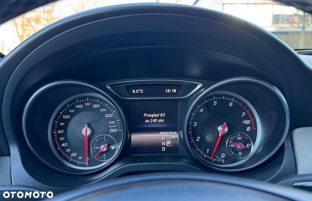 Mercedes-Benz CLA 180 7G-DCT UrbanStyle Edition - 22