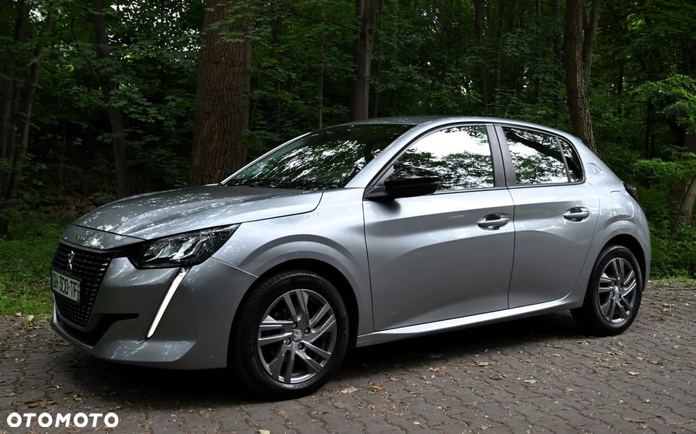 Peugeot 208 - 8
