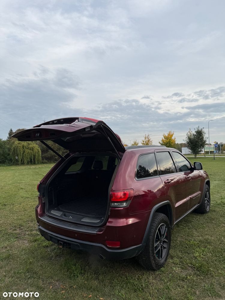 Jeep Grand Cherokee - 28
