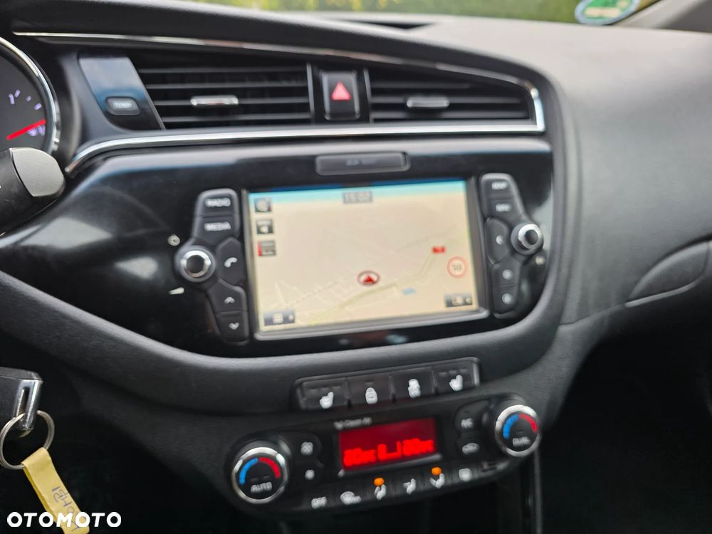 Kia Ceed - 10