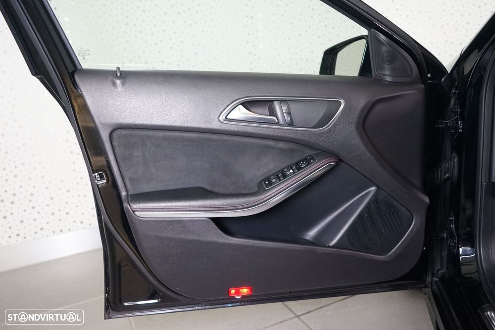 Mercedes-Benz A 180 d AMG Line - 17