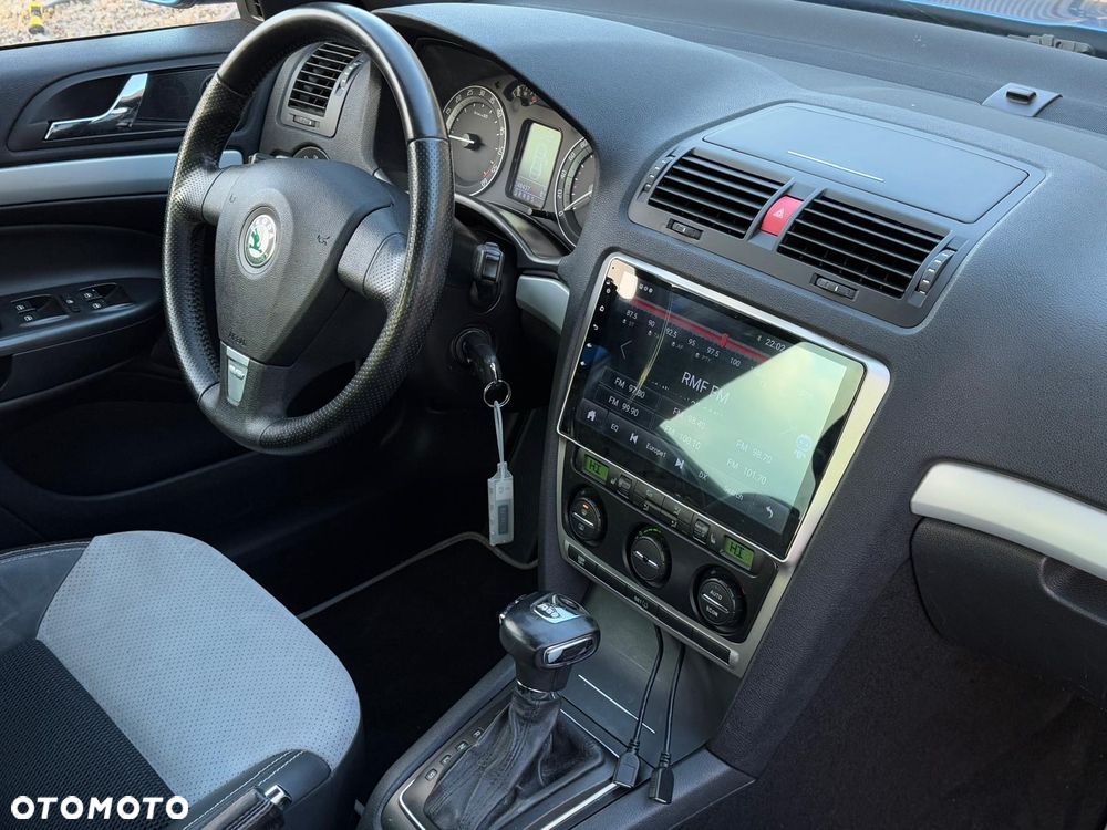 Skoda Octavia 2.0 TDI CR DPF DSG RS - 34