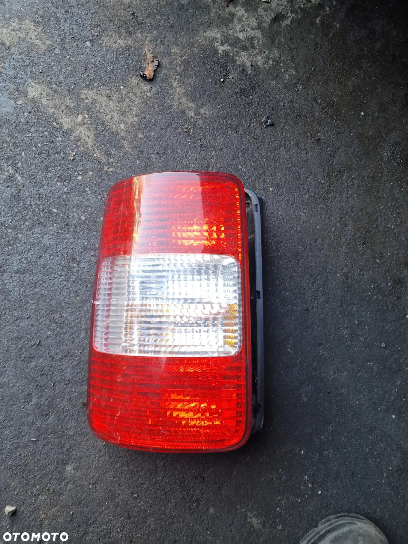 Lampa lewy tył vw caddy 04-15 - 1