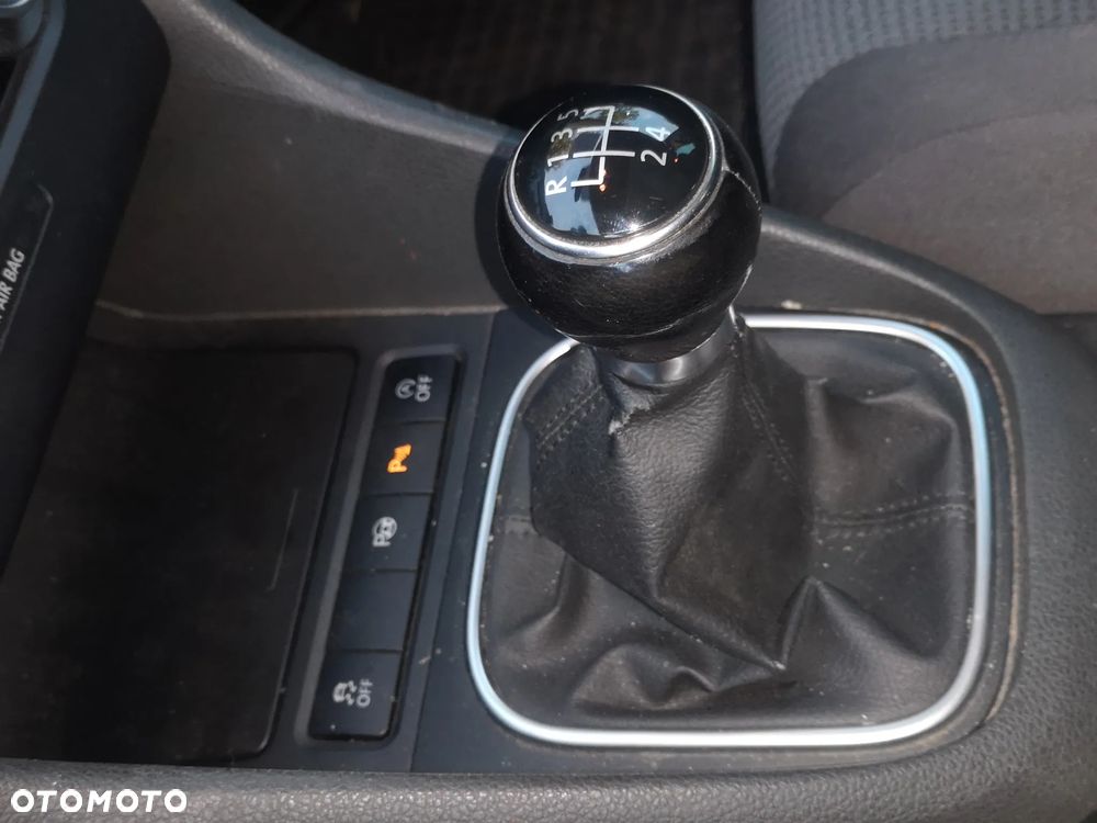 Volkswagen Golf 1.6 TDI DPF Highline - 33