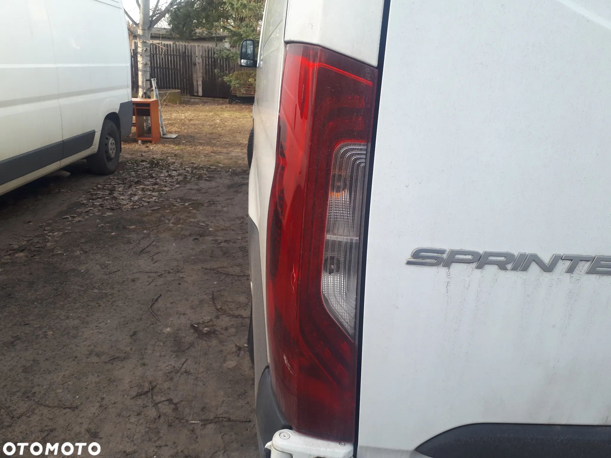 MERCEDES SPRINTER 907 910 LAMPA TYLNA LEWA LED ORYGINAŁ - 1