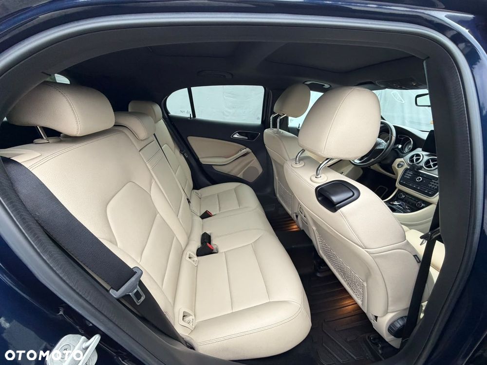 Mercedes-Benz GLA 250 7G-DCT Style - 26