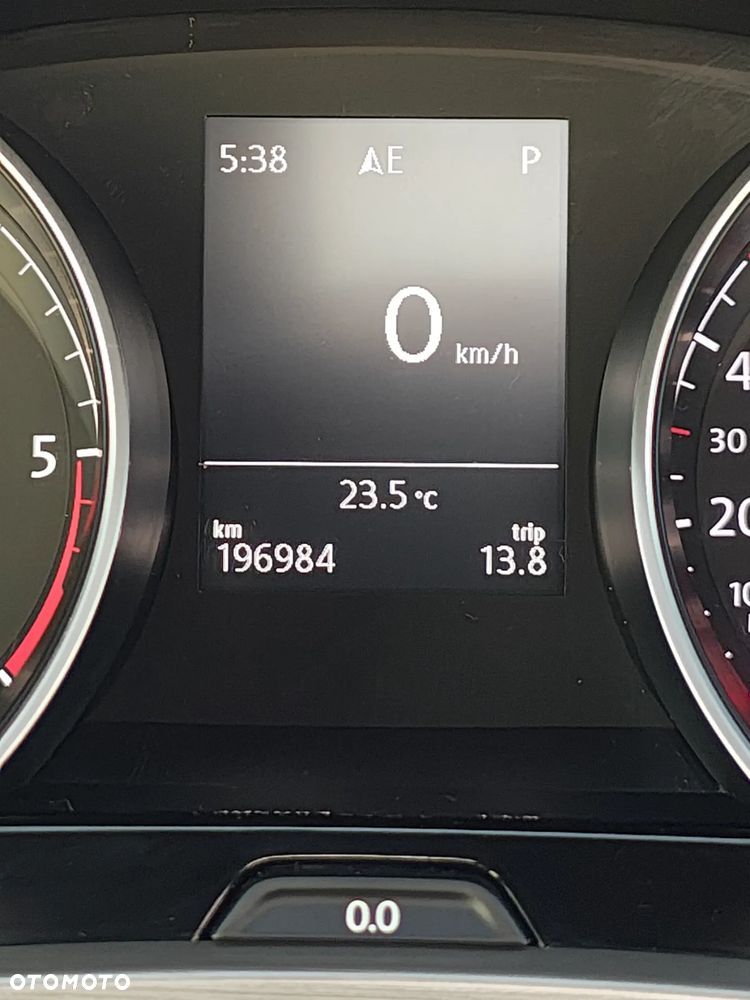 Volkswagen Touran - 16