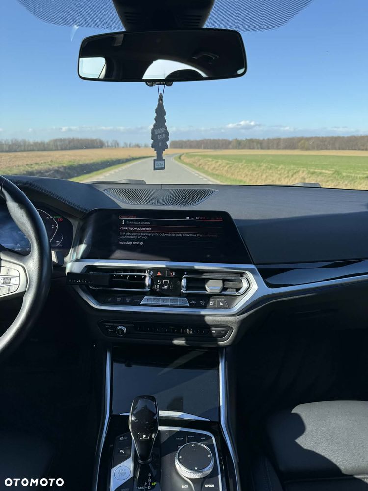 BMW Seria 3 318d Sport Line Shadow - 21