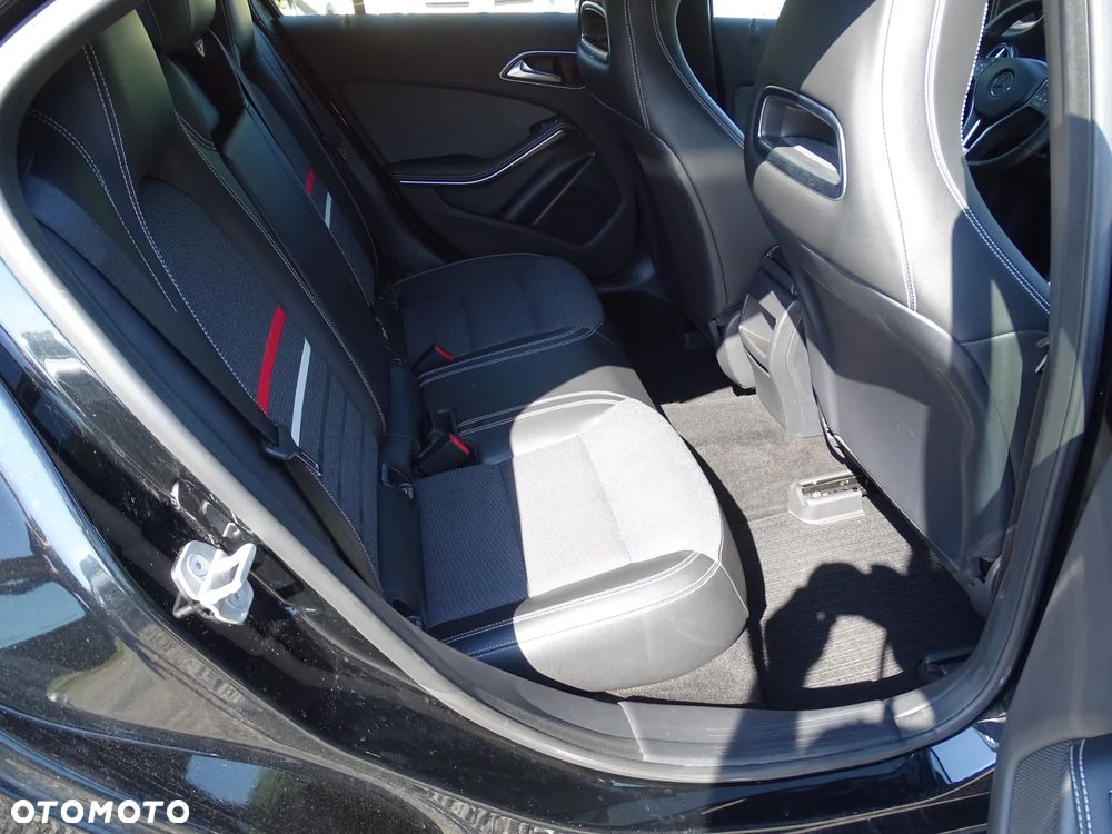 Mercedes-Benz Klasa A 180 (BlueEFFICIENCY) Urban - 18