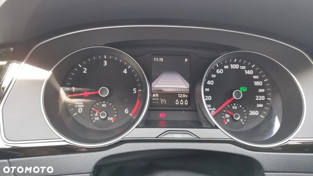 Volkswagen Passat Variant 2.0 TDI SCR DSG Comfortline - 24