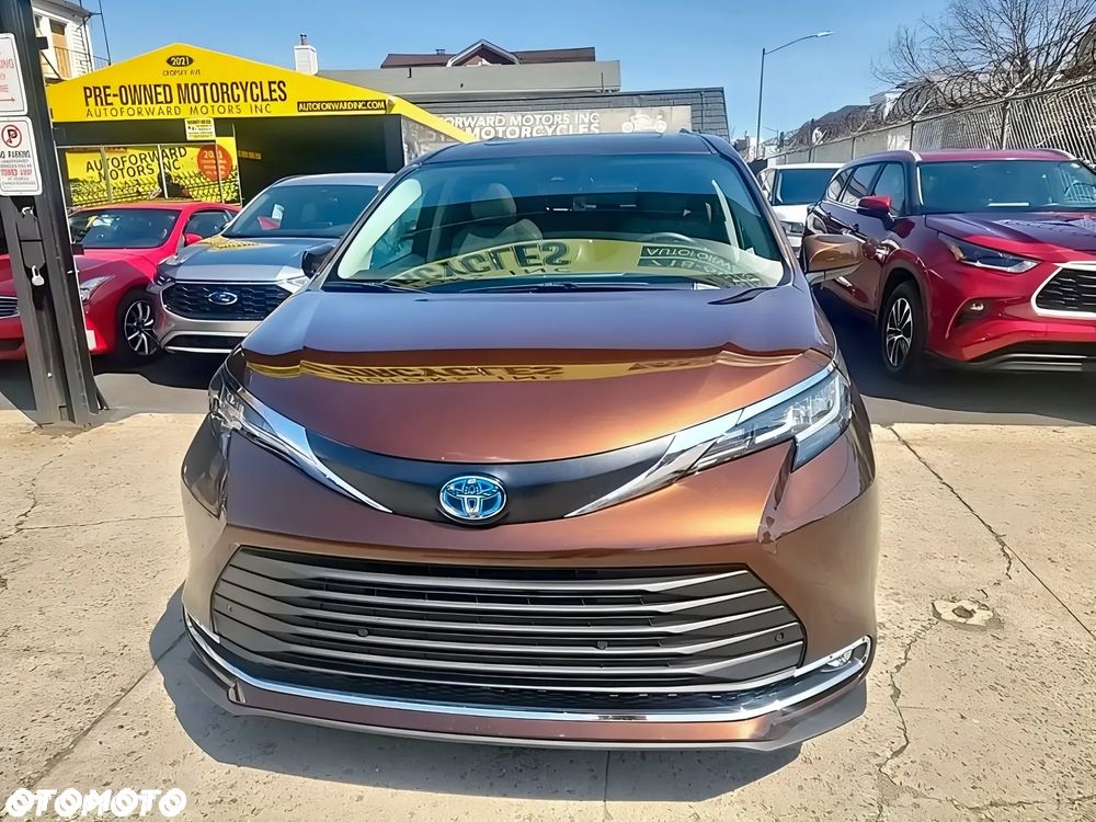 Toyota Sienna - 7