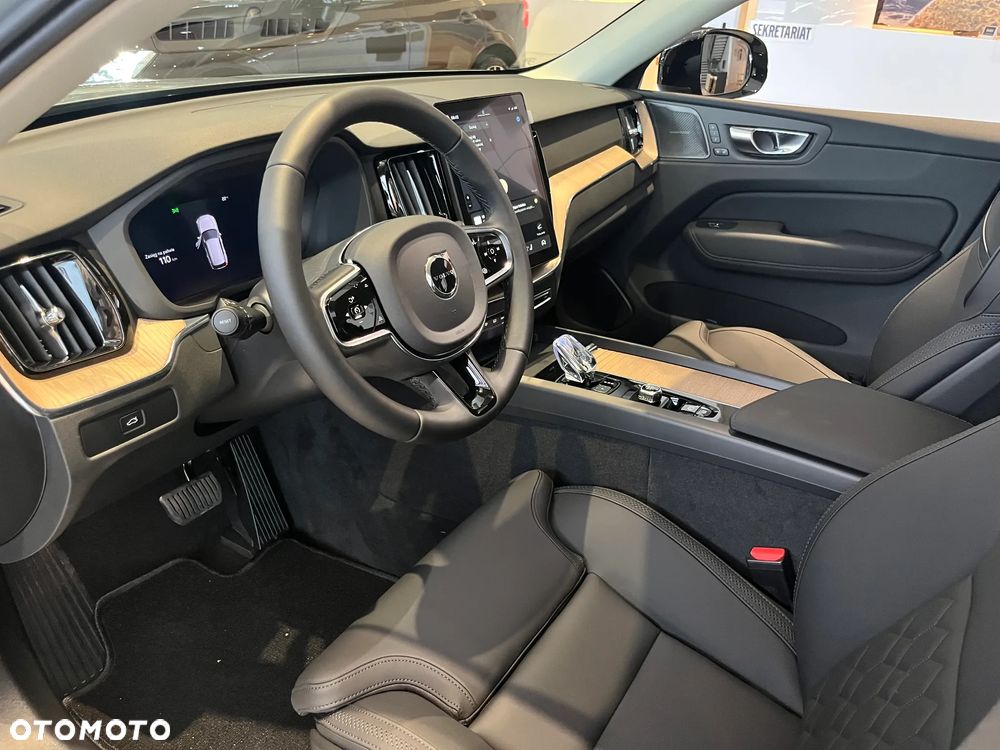Volvo XC 60 B5 B AWD Plus Dark - 8