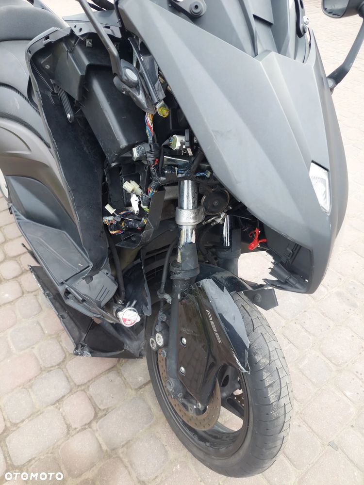 Yamaha Tmax - 10