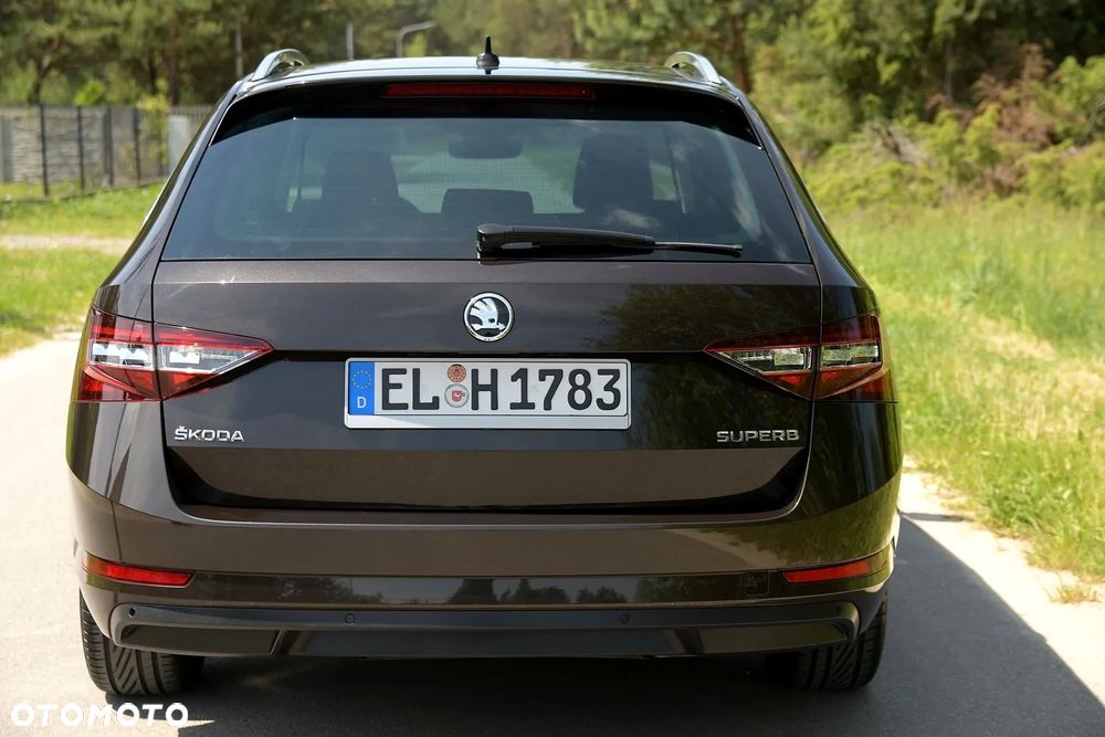 Skoda Superb 2.0 TDI DSG Ambition - 9