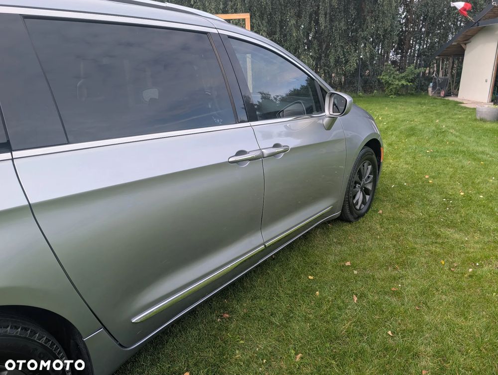 Chrysler Pacifica - 23