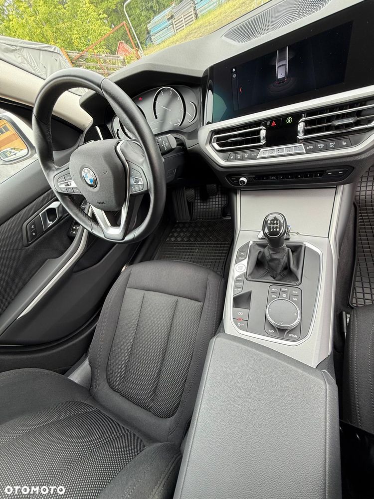 BMW Seria 3 318d - 20