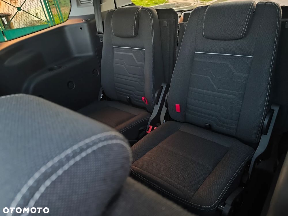 Ford Tourneo Connect Grand - 13