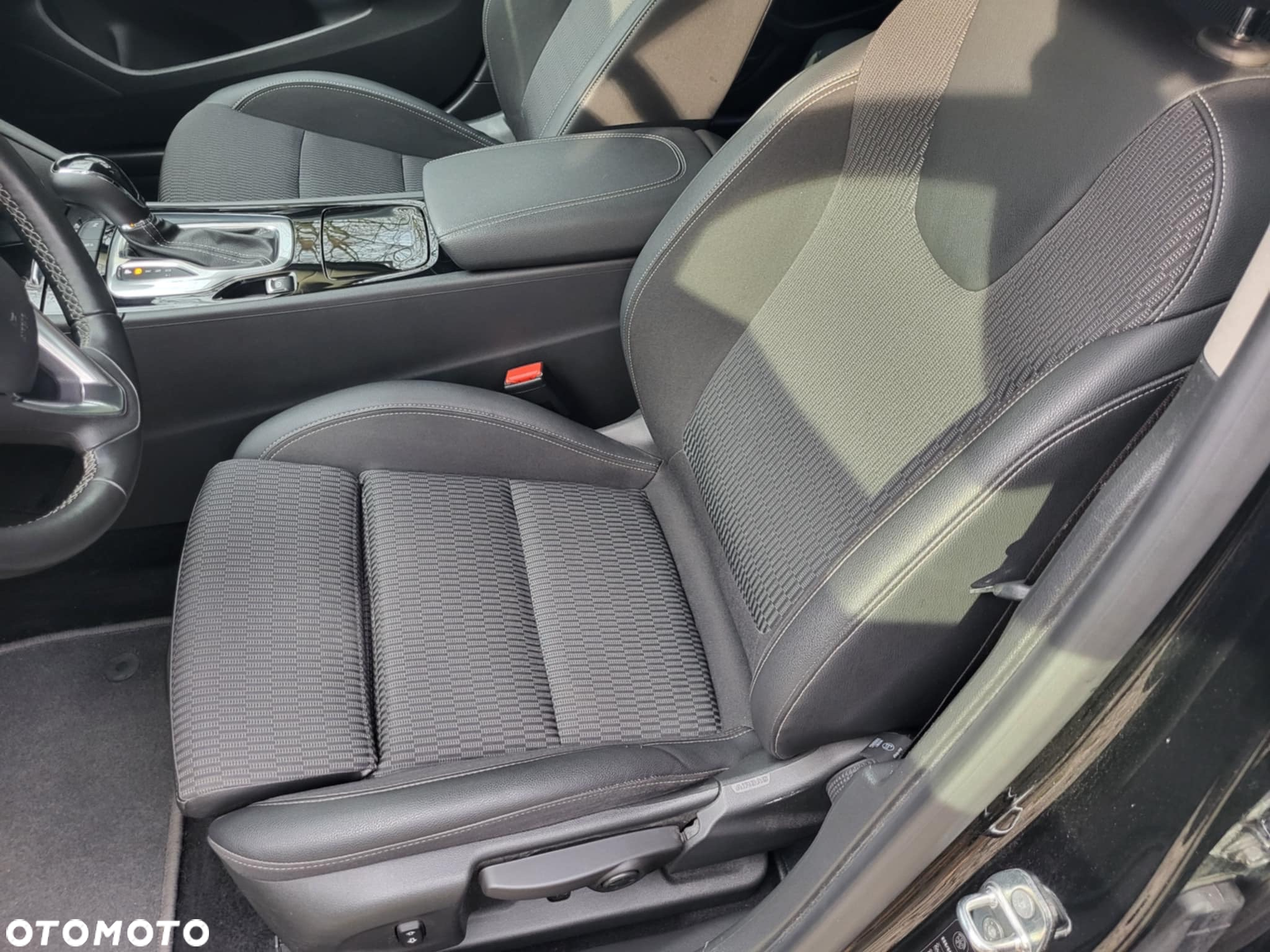 Opel Insignia - 25