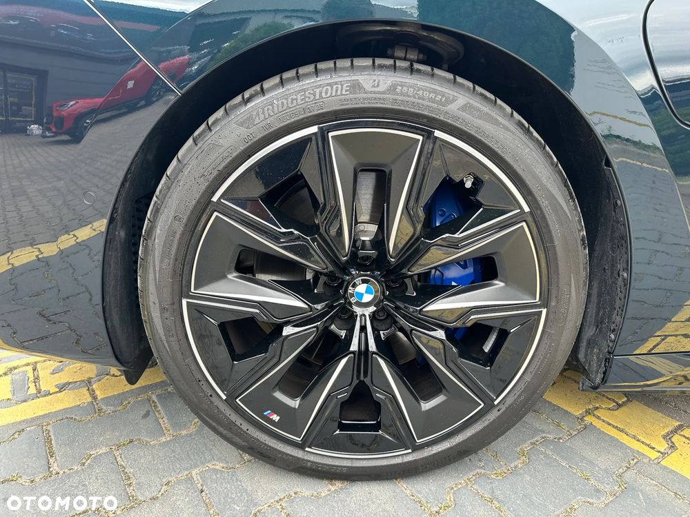BMW Seria 7 M760e PHEV xDrive Individual Edition sport - 27