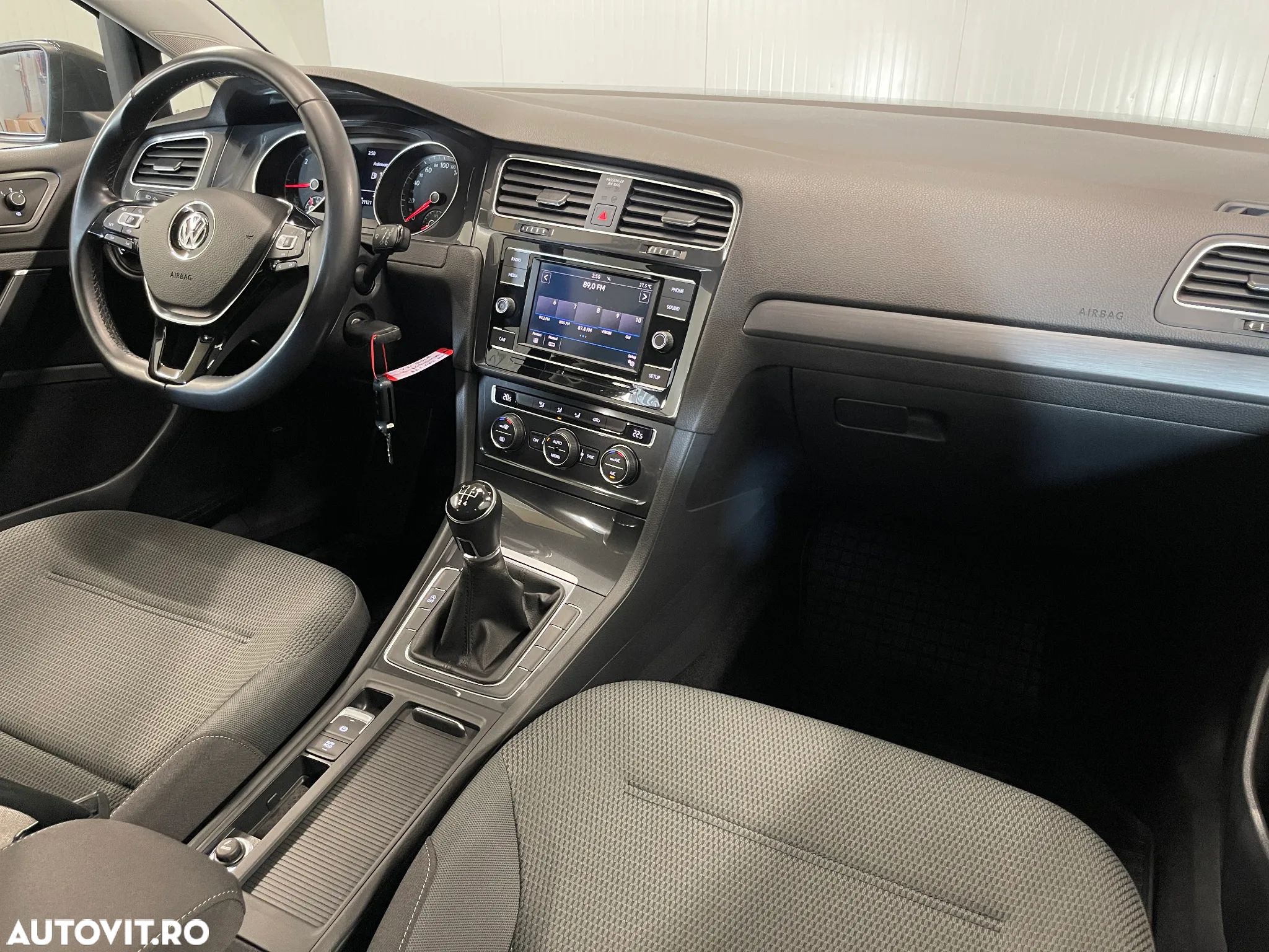 Volkswagen Golf 1.6 TDI Comfortline - 8