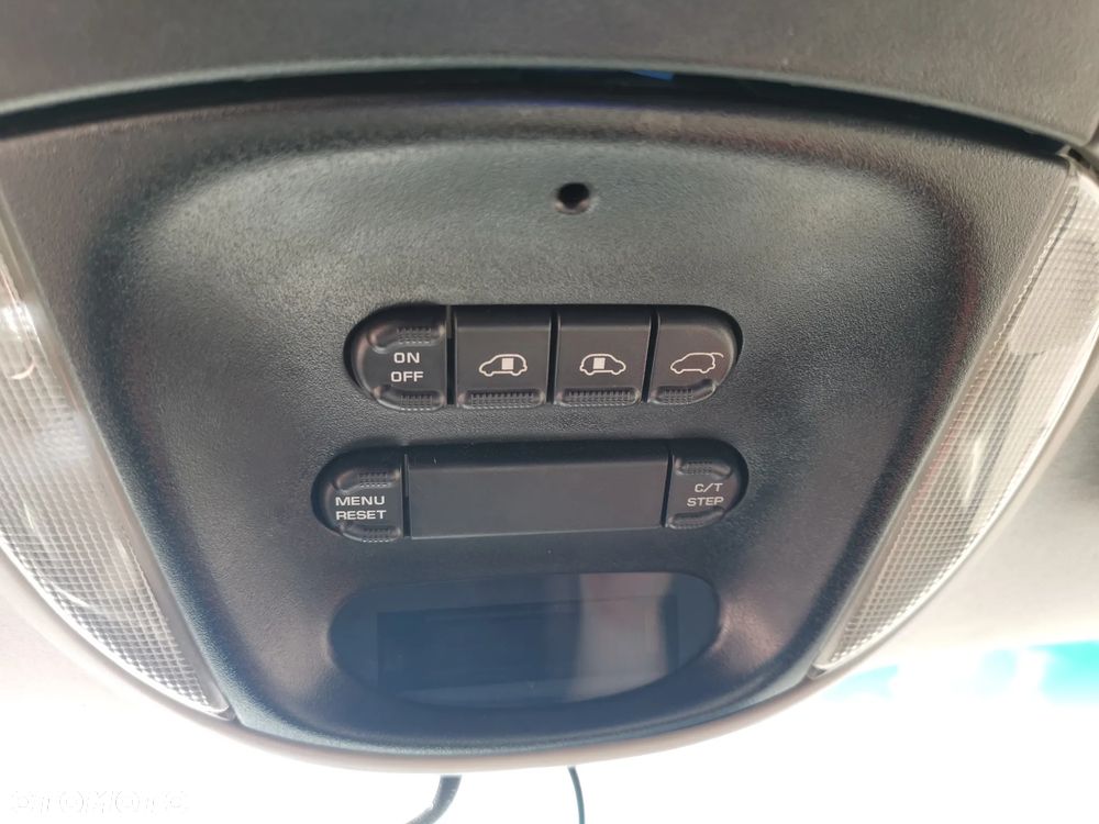 Chrysler Grand Voyager 3.3L Limited - 16